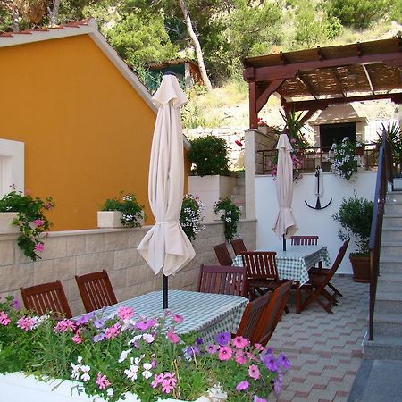 Apartments Villa Sunce Дуги Рат Екстериор снимка