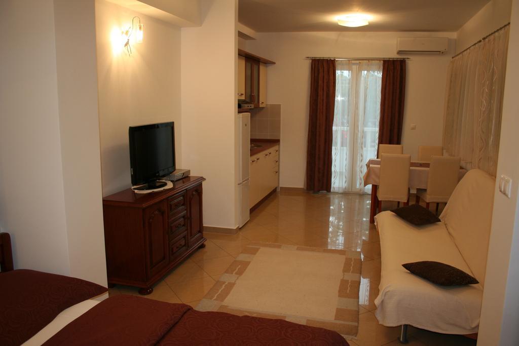 Apartments Villa Sunce Дуги Рат Стая снимка