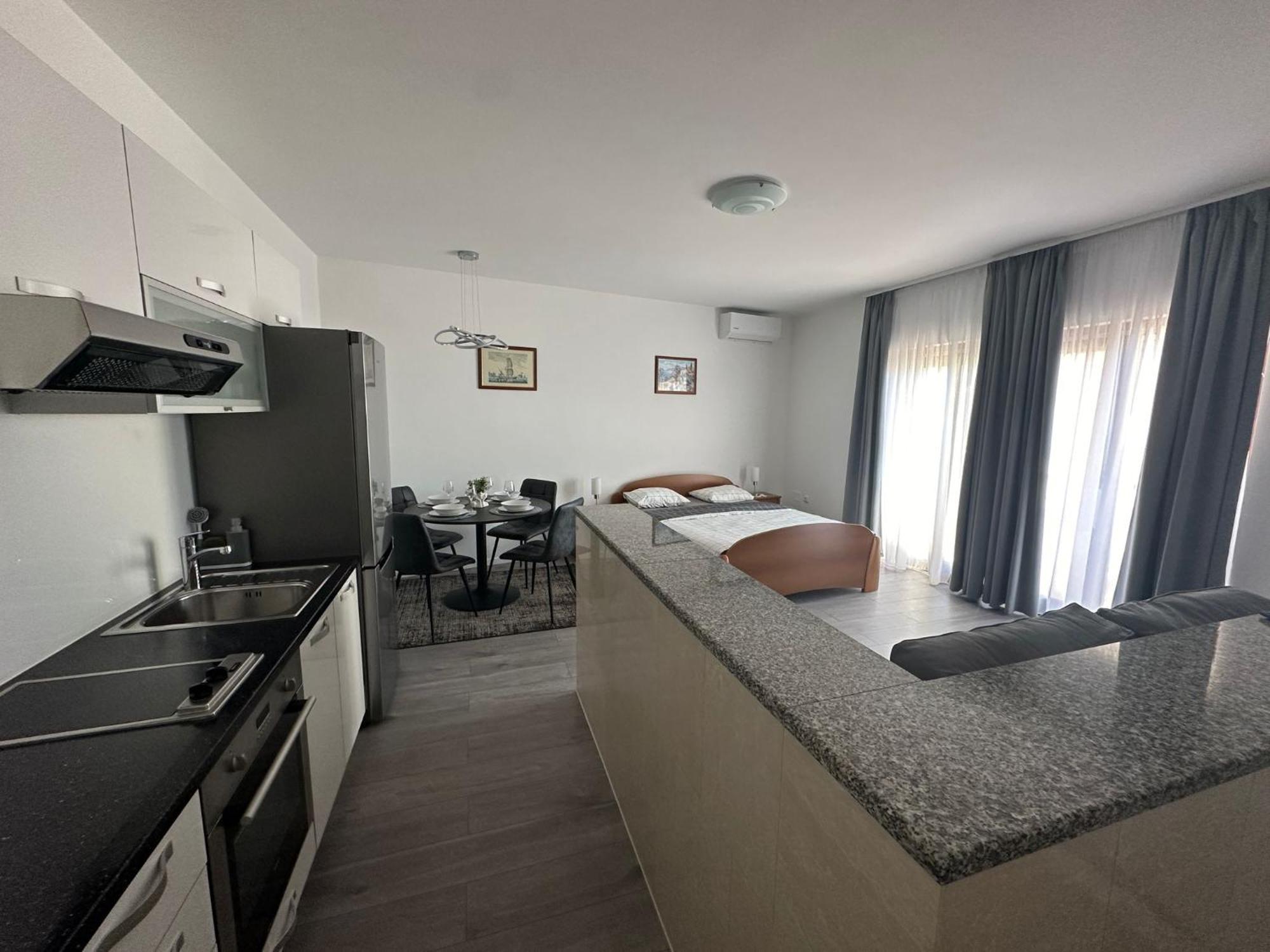 Apartments Villa Sunce Дуги Рат Екстериор снимка