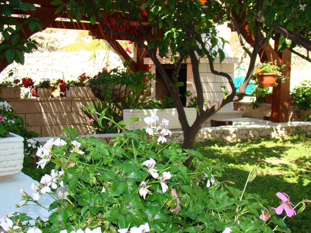 Apartments Villa Sunce Дуги Рат Екстериор снимка
