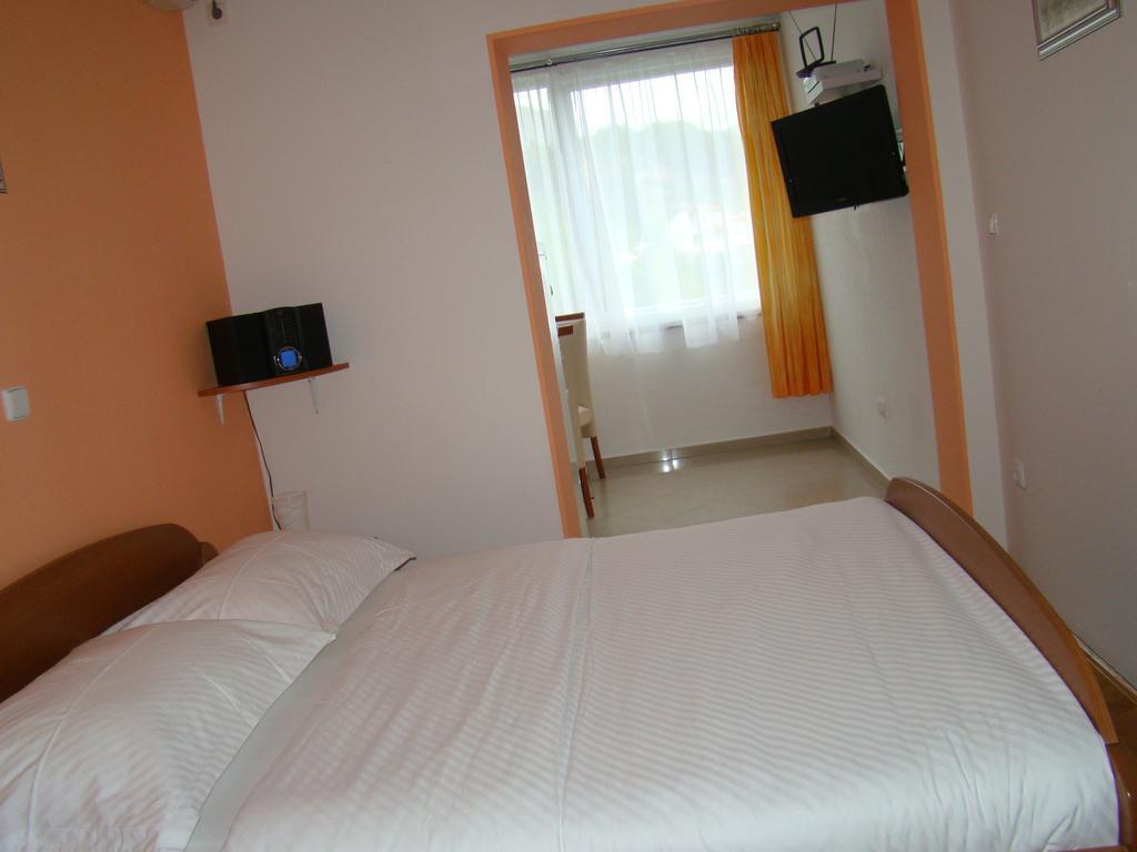 Apartments Villa Sunce Дуги Рат Стая снимка