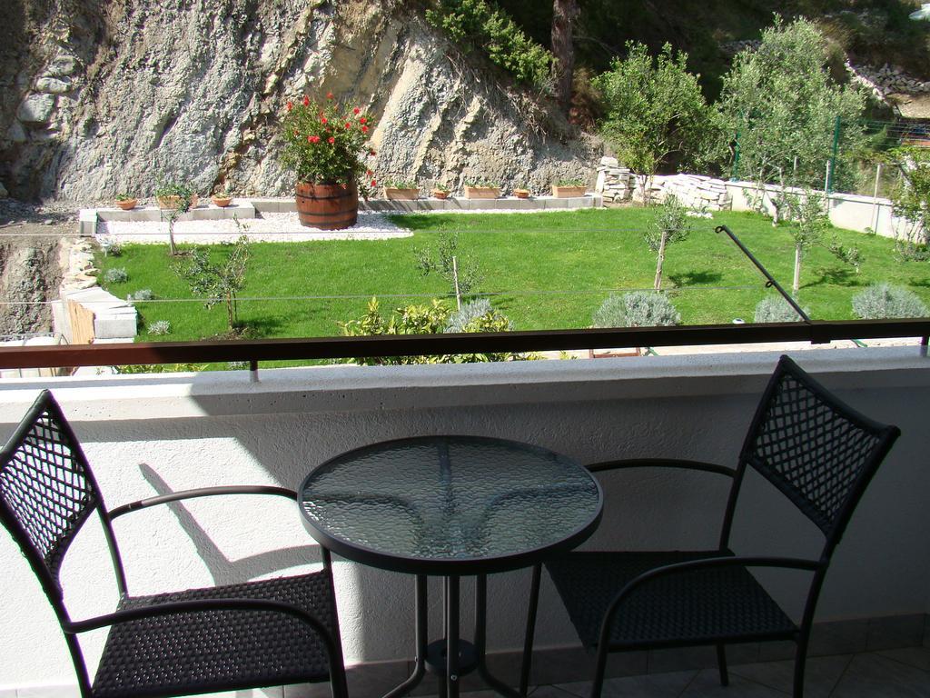 Apartments Villa Sunce Дуги Рат Стая снимка