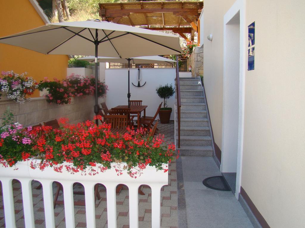 Apartments Villa Sunce Дуги Рат Екстериор снимка