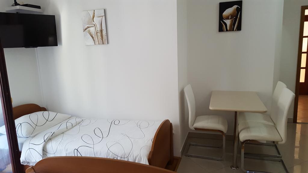 Apartments Villa Sunce Дуги Рат Екстериор снимка