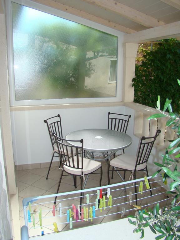Apartments Villa Sunce Дуги Рат Екстериор снимка