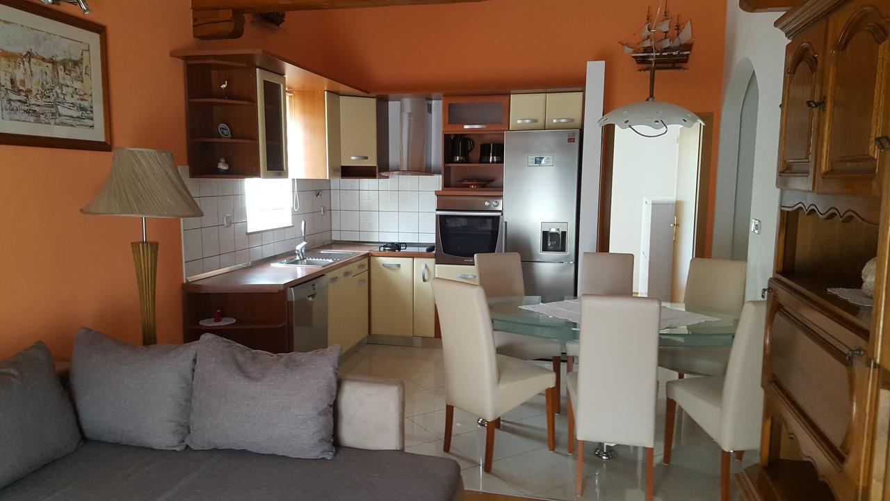 Apartments Villa Sunce Дуги Рат Екстериор снимка